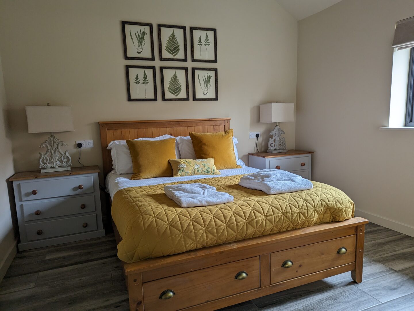 suffolk holiday cottages en suite king size bed